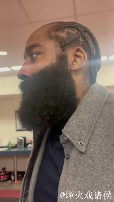 哈登称赞火箭重建成功，申京阿门小贾成长显著